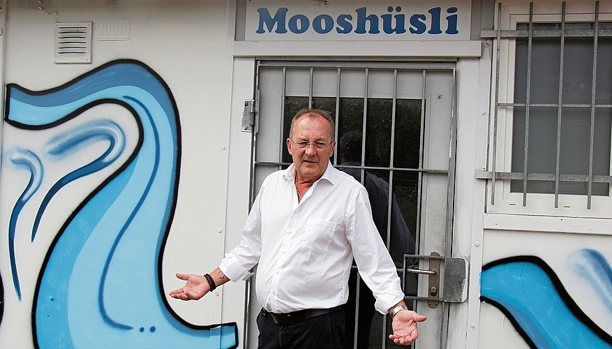 Fredy Bickel, seit April im Amt als Präsident des FC Affoltern, hat es nicht leicht: Das Projekt der Erweiterung der Sportanlage ist bei Gericht hängig. (Bild fh) Fredy Bickel, seit April im Amt als Präsident des FC Affoltern, hat es nicht leicht: Das Projekt der Erweiterung der Sportanlage ist bei Gericht hängig. (Bild fh)