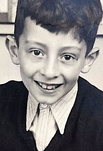 Der kleine Joop Caneel als Schüler.
         
         
            
               (Bild zvg)