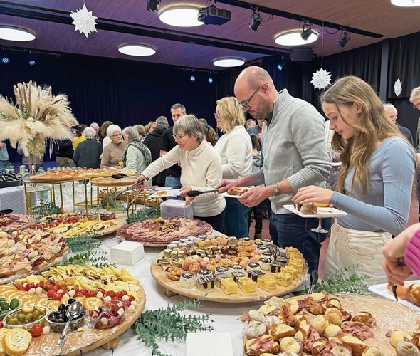 Dank Käse- und Fleischplatten, Sandwiches und Süssem fehlte es an nichts.