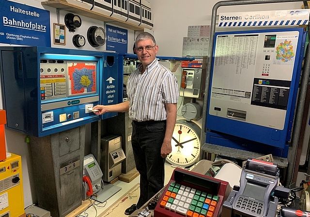Die Billettautomaten von Thomas Neukom sind - obwohl offiziell längst ausser Dienst gestellt – voll funktionstüchtig. (Bilder Stefan Schneiter)