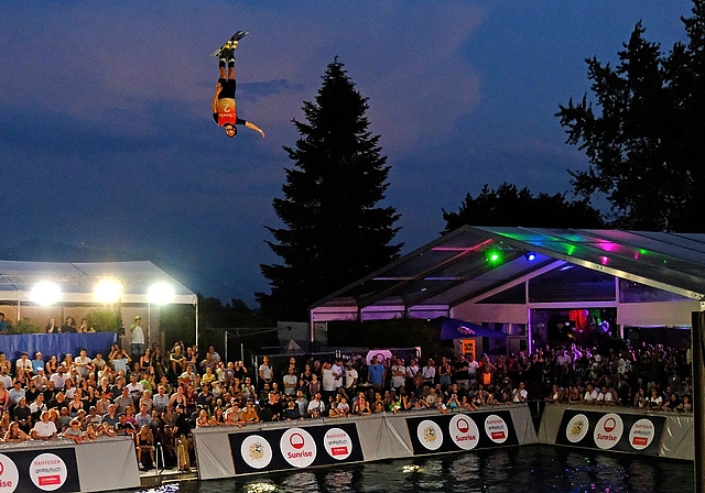 Der Sprung, der Pirmin Werner zum Sieg an der Freestyle Night 2026 verhalf. (Bilder Martin Platter)