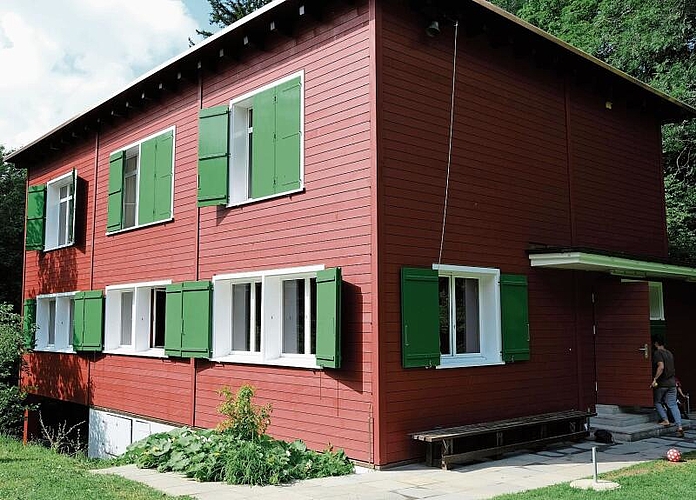 Das Kinderfreundeheim ist ein schlichter, funktionaler Holzbau, der durch eine einmalige Lage am Üetliberg überzeugt.