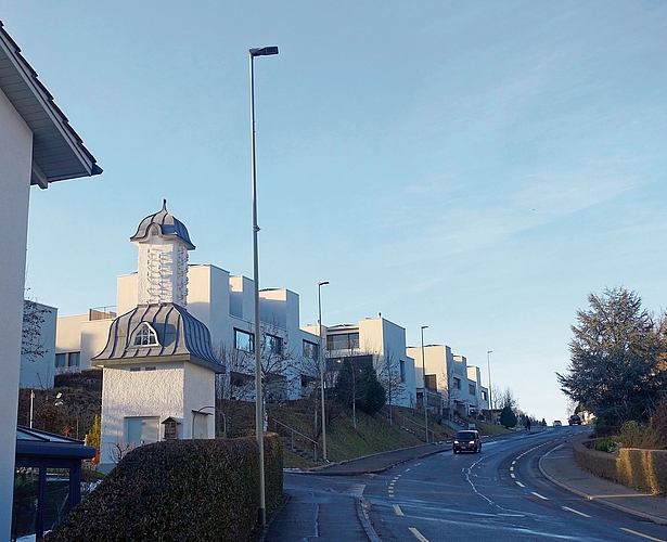 Moderne Architektur in harmonischer Koexistenz mit bewahrter Technikgeschichte an der Uttenbergstrasse.