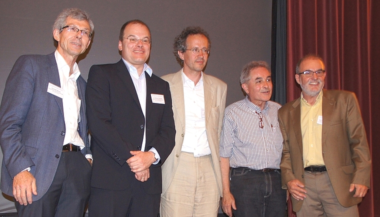 Das Forum Kirche und Wirtschaft (K+W) bot interessante Gespräche über «Entwicklung oder Entwicklungszusammenarbeit?» – mit (v.l.) Christoph Balmer (Forum K+W), Michael Fahrbach (Glencore), Moderator David Signer, Peter Niggli (Alliance Sud) und