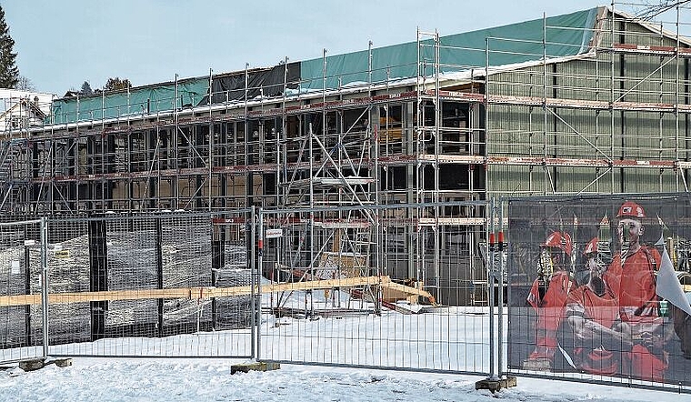 Das neue Schulhaus Gramatt II in Mettmenstetten soll Ende Juli bezugsbereit sein. (Bild Thomas Stöckli)