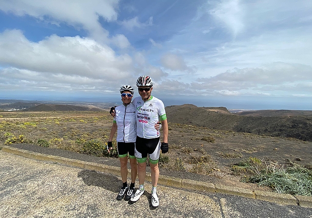 Erika Schmid und Bernhard Schneider am Samstag auf dem Mirador de Haria, als man sich auf Lanzarote noch frei bewegen durfte. Seit Sonntag darf das Haus oder Hotel nur noch in Ausnahmefällen verlassen werden. (Bild Erika Schmid)