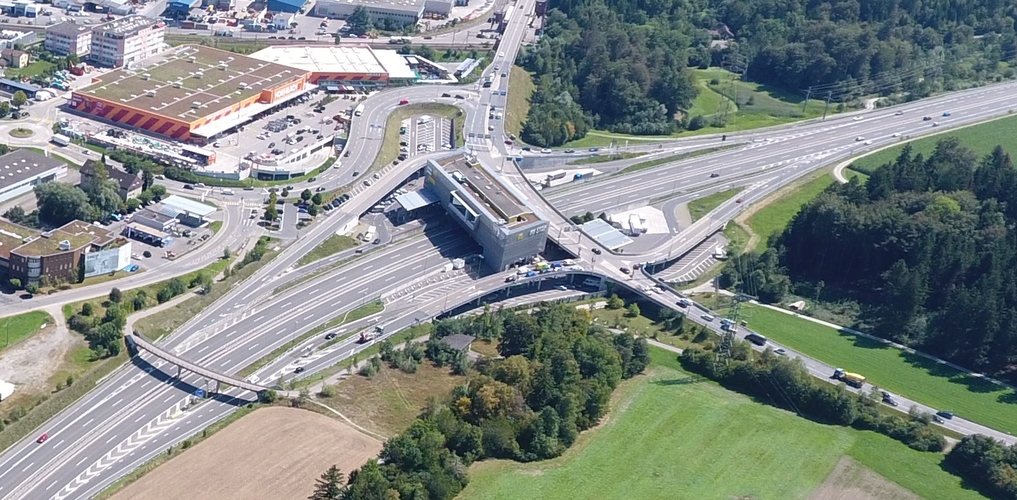 Die Autobahnquerung in Affoltern, fotografiert aus der Luft im August 2023. (Bild CH Media)