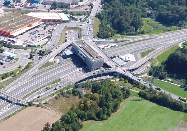 Die Autobahnquerung in Affoltern, fotografiert aus der Luft im August 2023. (Bild CH Media)