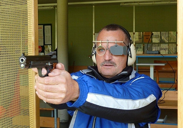 Kantonspolizist Paul Stutz aus Zwillikon hat seine Treffsicherheit bewiesen. (Bild zvg.)
