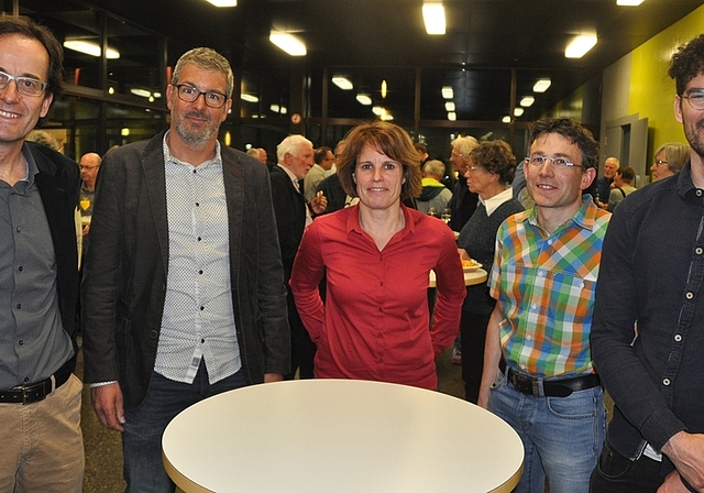 Der Präsident mit den scheidenden und neuen Vorstandsmitgliedern, von links: Jean-Daniel Blanc, Martin Widmer, Anita Diener, Theo Schmidberger und Simon Scheidegger.<em> (Bild Werner Schneiter)</em>