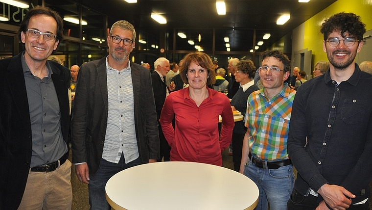 Der Präsident mit den scheidenden und neuen Vorstandsmitgliedern, von links: Jean-Daniel Blanc, Martin Widmer, Anita Diener, Theo Schmidberger und Simon Scheidegger.<em> (Bild Werner Schneiter)</em>