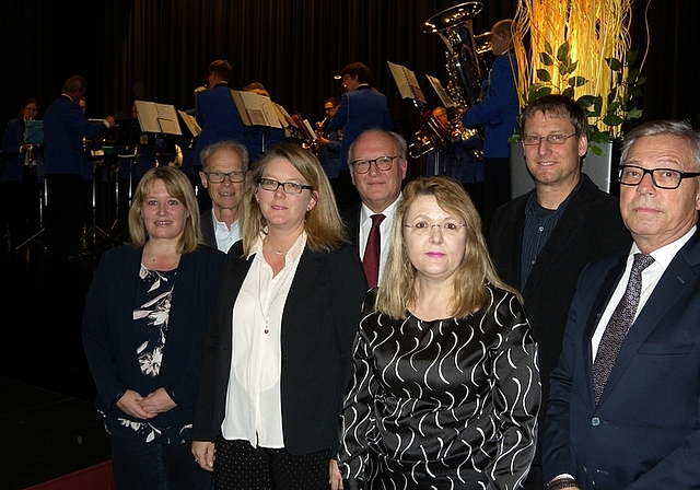 Heftig kritisiert: der Stadtrat Affoltern – hier am kleinen Konzert der Harmonie Affoltern zum Auftakt der Legislatur. Von links: Claudia Spörri, Martin Gallusser, Eliane Studer Kilchenmann, Stadtpräsident Clemens Grötsch, Susanne Leuenberger, M