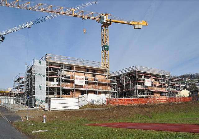 Mettmenstetten ist 2018 im Knonauer Amt am stärksten gewachsen und wird weiter zulegen, wie die im Bau stehenden Wohnungen an der Langacherstrasse westlich der Sportanlage Wygarten signalisieren. <em>(Bild Werner Schneiter)</em>