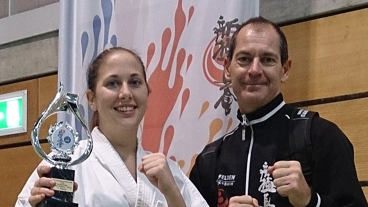 Nadja Plocher, Schweizer Junioren-Meisterin und Trainer Andi Gabler.(Bild zvg.)