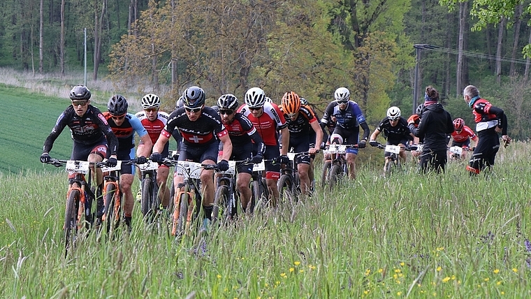 Sieben Wochen nach seiner Gürtelrose-Erkrankung zeigt sich Urs Huber (Nr. 1) im deutschen Singen wieder an der Spitze eines Marathons, den er als Zweiter beendet. <em>(Bild Erhard Goller)</em>