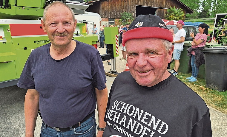 Seit 50 Jahren im Dienst der Feuerwehr: Werner Baumann (links) und Godi Bircher. (Bild Werner Schneiter)