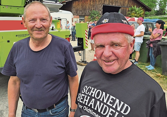 Seit 50 Jahren im Dienst der Feuerwehr: Werner Baumann (links) und Godi Bircher. (Bild Werner Schneiter)