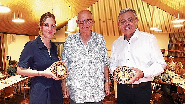 Gesprächsleiter Claude Vuillemin flankiert von GLP-Nationalrätin Corina Gredig und SVP-Nationalrat Franz Grüter. (Bild Martin Platter)