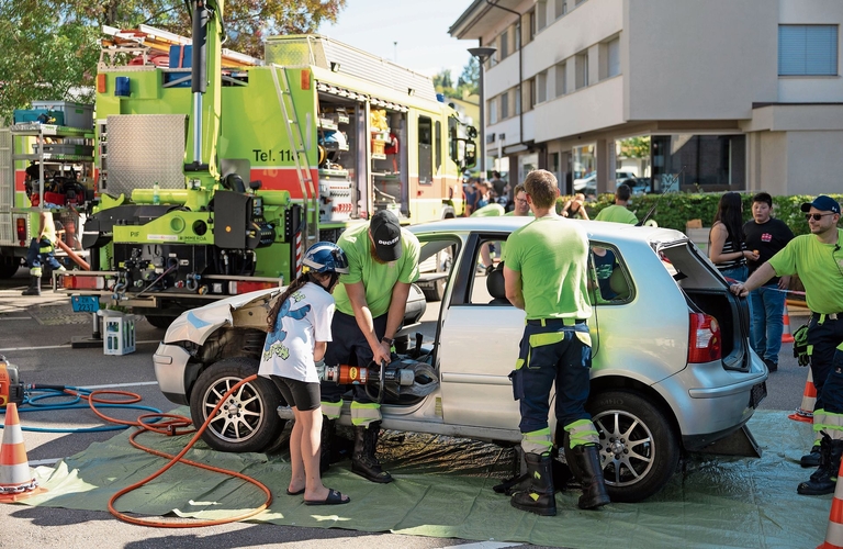 Die Gelegenheit, ein echtes Auto auseinanderzuschneiden, dürfte so schnell nicht wieder kommen. (Bilder Nico Ilic)