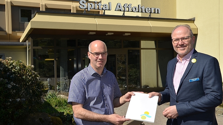 Wollen intensiver zusammenarbeiten: Die Spitaldirektoren Matthias Winistörfer, Zuger Kantonsspital, und Michael Buik, Spital Affoltern. <em>(Bild Thomas Stöckli)</em>