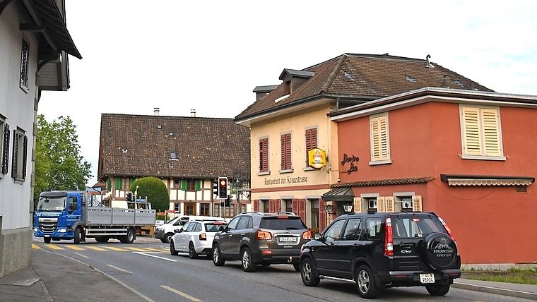 Sowohl Grüne wie die IG Sicherer Schulweg möchten den Verkehr auf der Dorfstrasse in Obfelden reduzieren – aber mit unterschiedlichen Methoden. <em>(Bild lhä)</em>