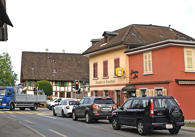 Sowohl Grüne wie die IG Sicherer Schulweg möchten den Verkehr auf der Dorfstrasse in Obfelden reduzieren – aber mit unterschiedlichen Methoden. <em>(Bild lhä)</em>