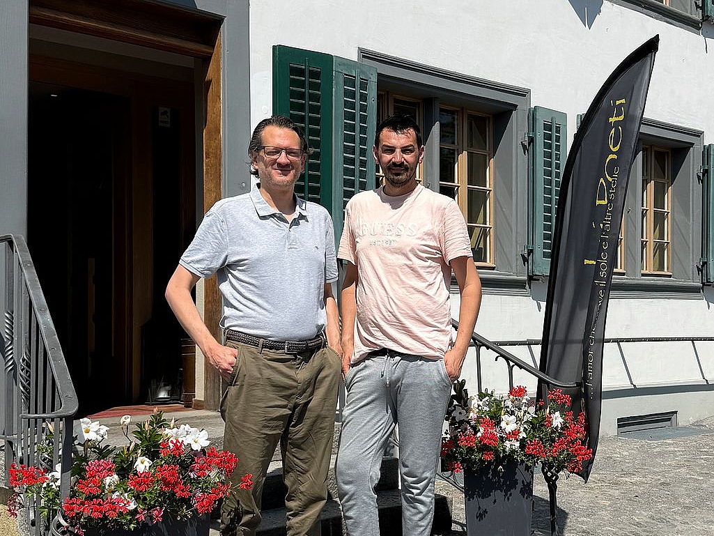 Wirt Matteo Grossi mit Chef de Service Hil Nrejaj. (Bilder Brigitte Reemts Flum)