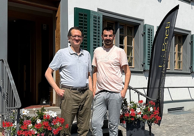 Wirt Matteo Grossi mit Chef de Service Hil Nrejaj. (Bilder Brigitte Reemts Flum)