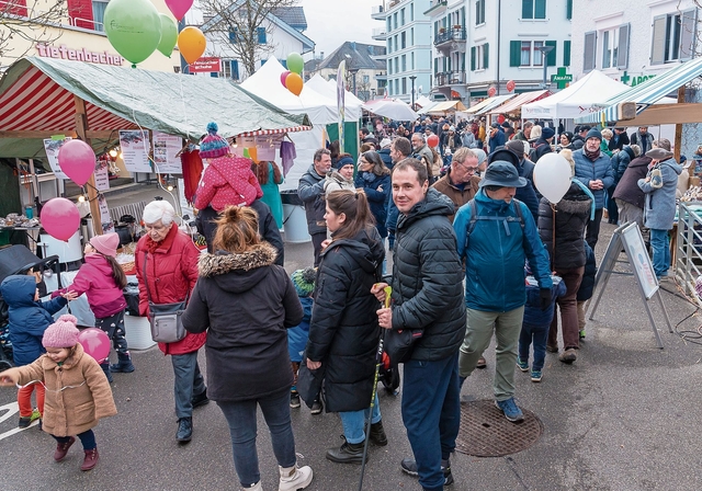 Der Chlausmärt in Affoltern zieht jedes Jahr viele Besucherinnen und Besucher an. (Archivbild Daniel Vaia)