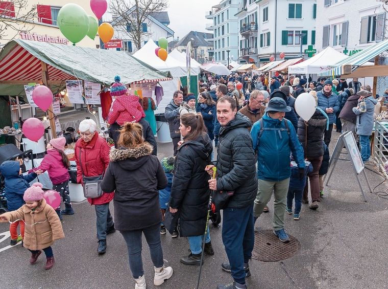 Der Chlausmärt in Affoltern zieht jedes Jahr viele Besucherinnen und Besucher an. (Archivbild Daniel Vaia)