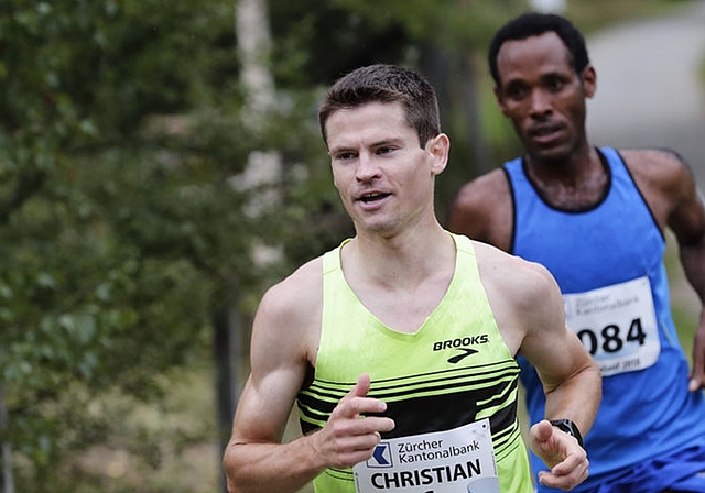 Der Sieger Christian Mathys vor Estefanus Hailemichael. <em>(Bild Photopress, Moritz Hager</em>