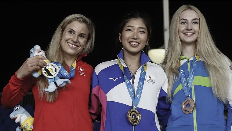 Das Boulder-Podium an den World Beach Games. Von links: Silbermedaillen-Gewinnerin Petra Klingler mit Siegerin Miho Nonaka aus Japan und der drittplatzierten Slovenin Urška Repušic. <em>(Bild Tosidis Dimitris / Laurel Photo Services)</em>