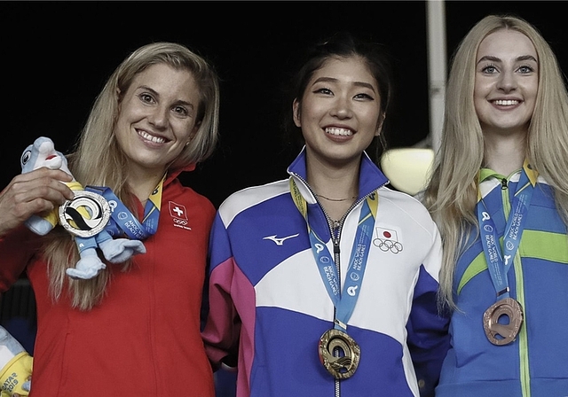 Das Boulder-Podium an den World Beach Games. Von links: Silbermedaillen-Gewinnerin Petra Klingler mit Siegerin Miho Nonaka aus Japan und der drittplatzierten Slovenin Urška Repušic. <em>(Bild Tosidis Dimitris / Laurel Photo Services)</em>