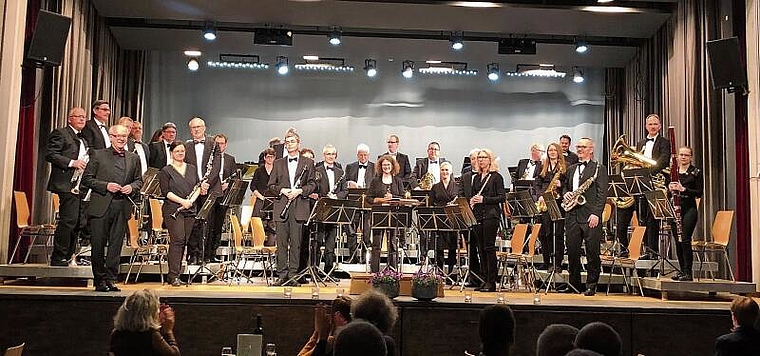 Musik mit dem Publikum teilen – der Musikverein Hedingen in seinem Element. (Bild Christine Häusermann)