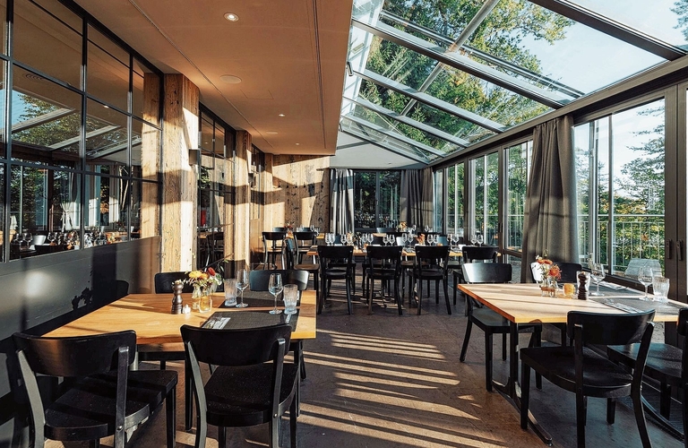 Das Restaurant Bergstube am Uetlibergbahnhof in Stallikon mit Wintergarten. (Bilder zvg/Cemil Erkoc)