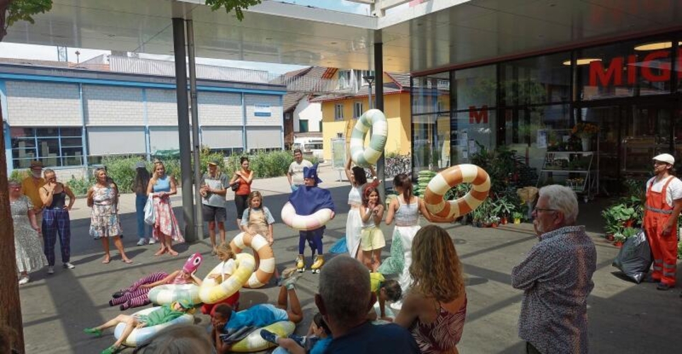 Ein Teil der Flashmob-Szene mit den Kindern. Insgesamt sind 104 Personen in die Filmproduktion involviert, davon elf Kinderschauspielerinnen und -schauspieler. (Bilder Marcus Weiss)