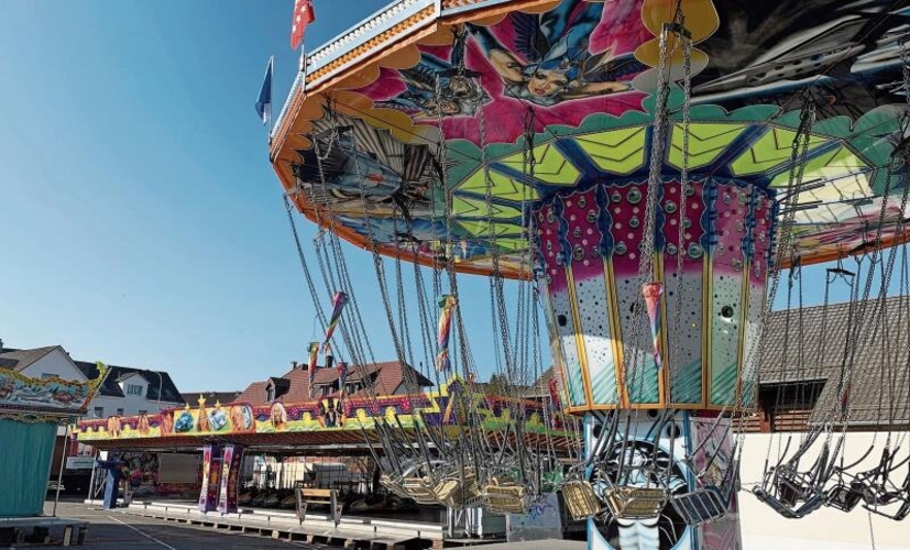 Der Kettenflieger in farbiger Pracht, fotografiert an der Chilbi im Frühling 2022. (Archivbild sts)