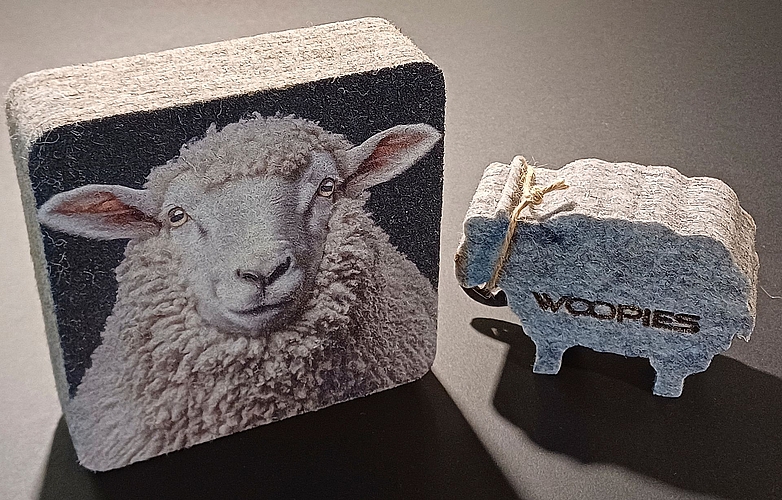 Die Woopies bestehen aus mehreren Schichten Wolle, die in Lodentechnik gewoben und verbunden wurden. (Bilder Regula Zellweger) Die Woopies bestehen aus mehreren Schichten Wolle, die in Lodentechnik gewoben und verbunden wurden. (Bilder Regula Zellweger)