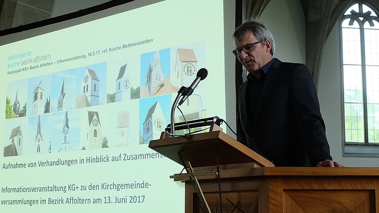 Einstimmung in der Kirche Mettmenstetten durch Pfarrer Andreas Fritz. (Bild Reto Frischknecht)