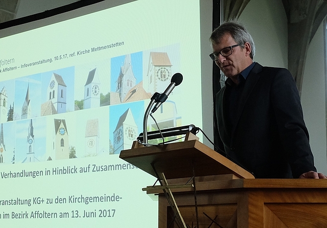 Einstimmung in der Kirche Mettmenstetten durch Pfarrer Andreas Fritz. (Bild Reto Frischknecht)
