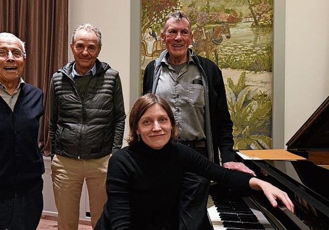 Gesprächsleiter Franz Schüle, Referent Tim Guldimann, Pianistin Nadja Saminskaja und Georges Köpfli, Präsident SP Hausen.
