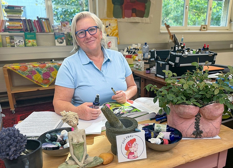 Bernadetta «Beno» Ries in ihrer Praxis in Bonstetten. (Bild Deviprasad Rao)
