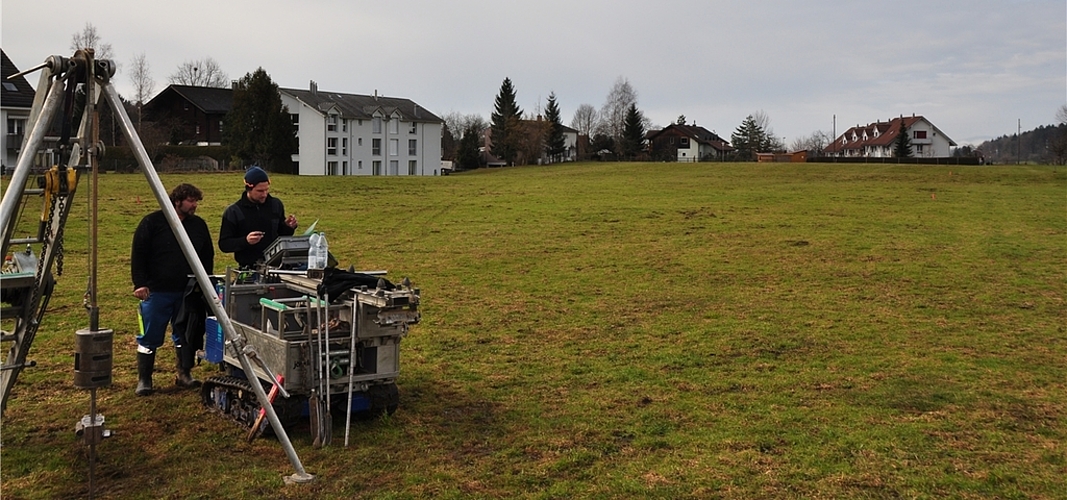 Geologische Untersuchungen – der Auftakt zum Überbauungsprojekt in der Törlenmatt in Hausen. (Bilder Werner Schneiter)
