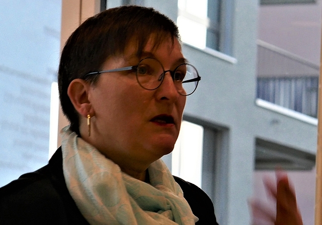 Karin Anderer, Juristin, Sozialarbeiterin und Sozialversicherungsfachfrau, vermittelte privaten Mandatsträgern Informationen zu den Sozialversicherungen. <em>(Bild Regula Zellweger)</em>