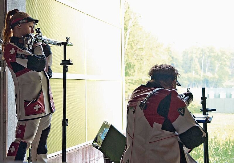 Für den Wettkampf zur Einweihung der neuen 50-Meter-Anlage konnte der FSV Wettswil die Olympiasiegerin Nina Christen sowie den Olympioniken Jan Lochbihler gewinnen. (Bild Salomon Schneider)
