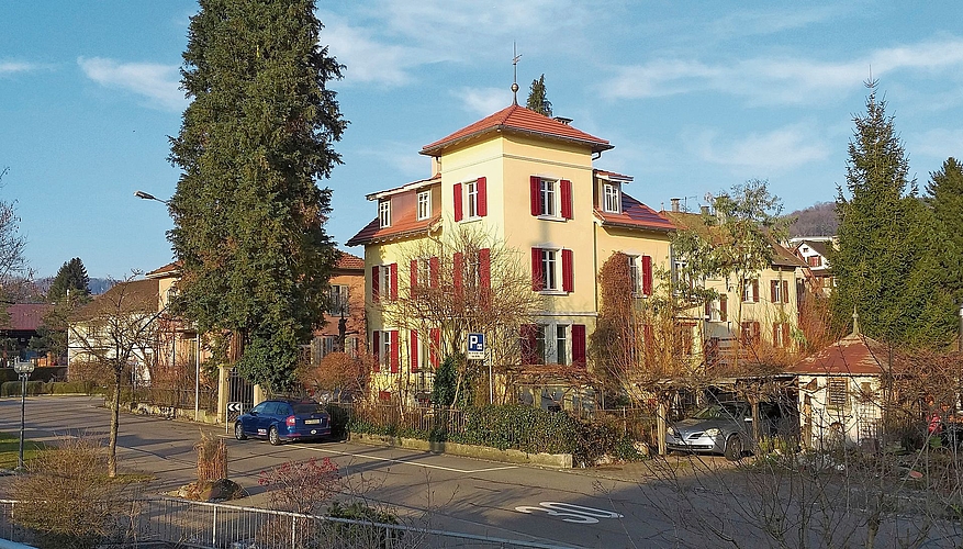 Am Bahnhofplatz 5, im sogenannten «Türmlihuus», befand sich einst die Poststelle von Hedingen. (Bild Balint Berg)