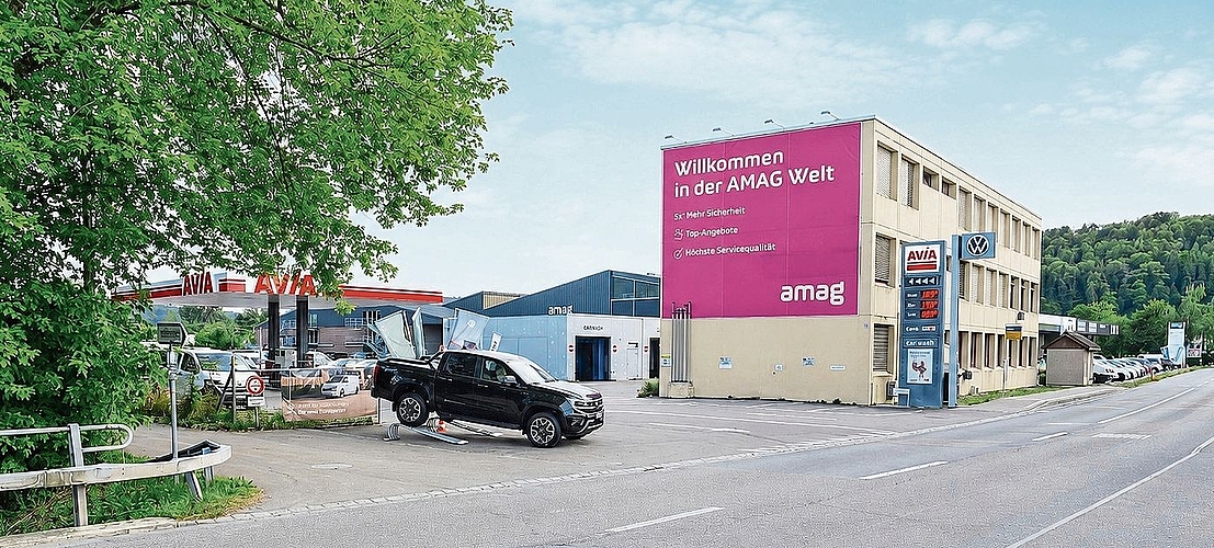 In Wettswil findet sich eine Hitzeinsel südlich von der Bushaltestelle Industrie an der Moosstrasse, wo sich eine Tankstelle und ein Autohändler befinden. In Wettswil findet sich eine Hitzeinsel südlich von der Bushaltestelle Industrie an der Moosstrasse, wo sich eine Tankstelle und ein Autohändler befinden.