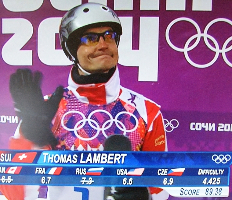 89,38 Punkte. Das reichte nicht für den Final. Thomas Lambert weiss es und winkt zum Abschied. (Screenshot SRF)