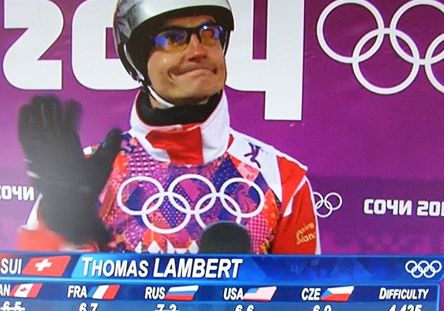 89,38 Punkte. Das reichte nicht für den Final. Thomas Lambert weiss es und winkt zum Abschied. (Screenshot SRF)