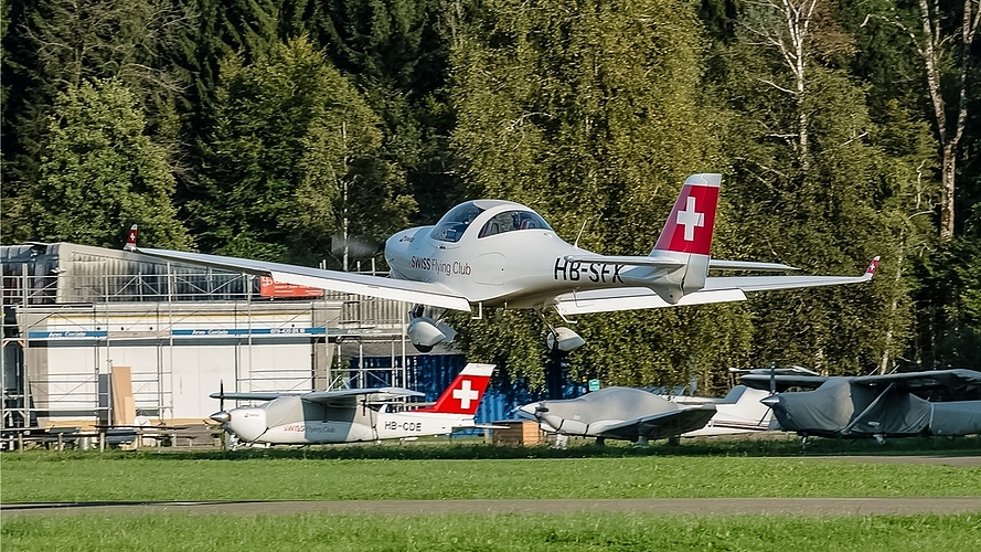 Die Aquila A210 des Swiss Flying Club kehrt von einem Flug zurück. (Bild Andrea Bolliger)
